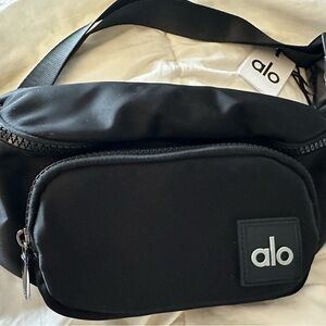 ALO Yoga Sleek Black Belt Bag